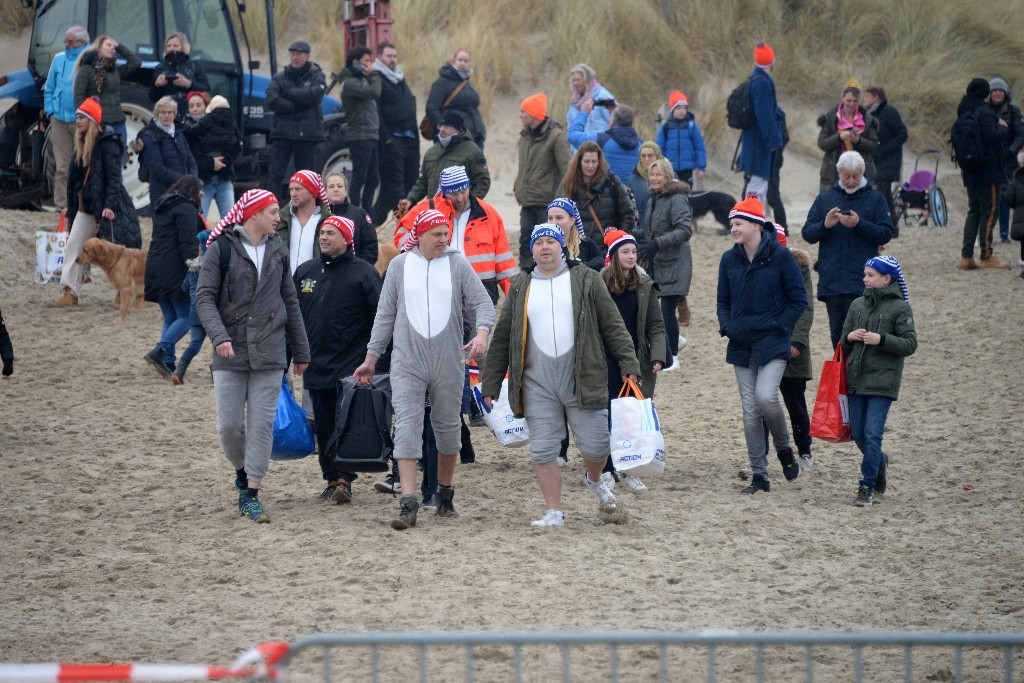 ../Images/Nieuwjaarsduik Nederzandt 2020 018.jpg